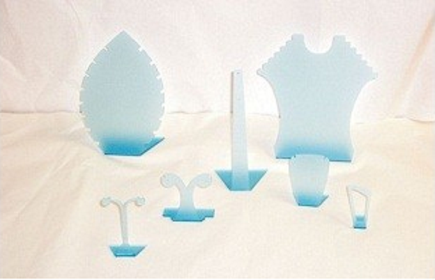 Plexisklo v letadle, obchodě i nemocnici