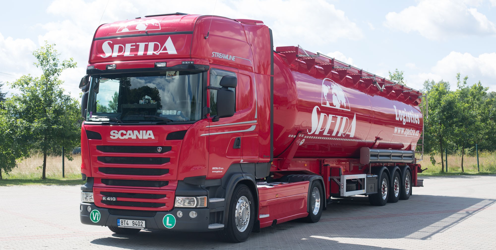 Přeprava nákladů i zájezdy autobusem