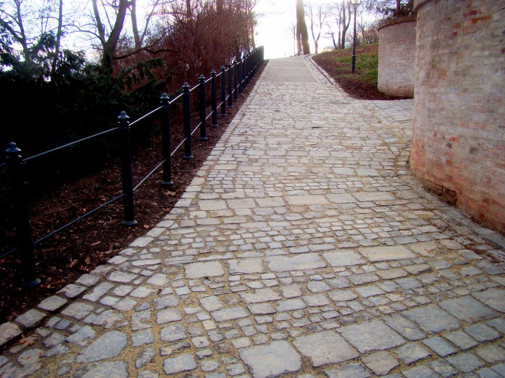 Víme, po čem šlapeme?