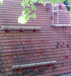 Aby sníh ze střechy nepadal