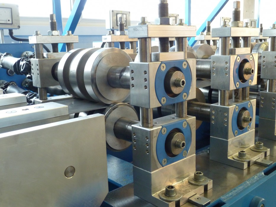 Naše profilovací linky budou vaší výrobě slušet