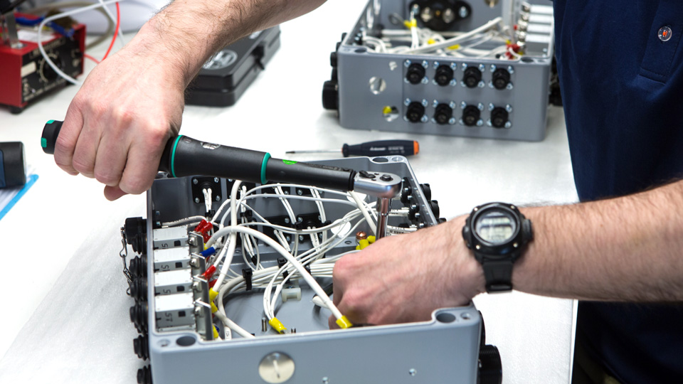 Odborníci na vývoj a výrobu kabelových svazků a elektromechanických celků