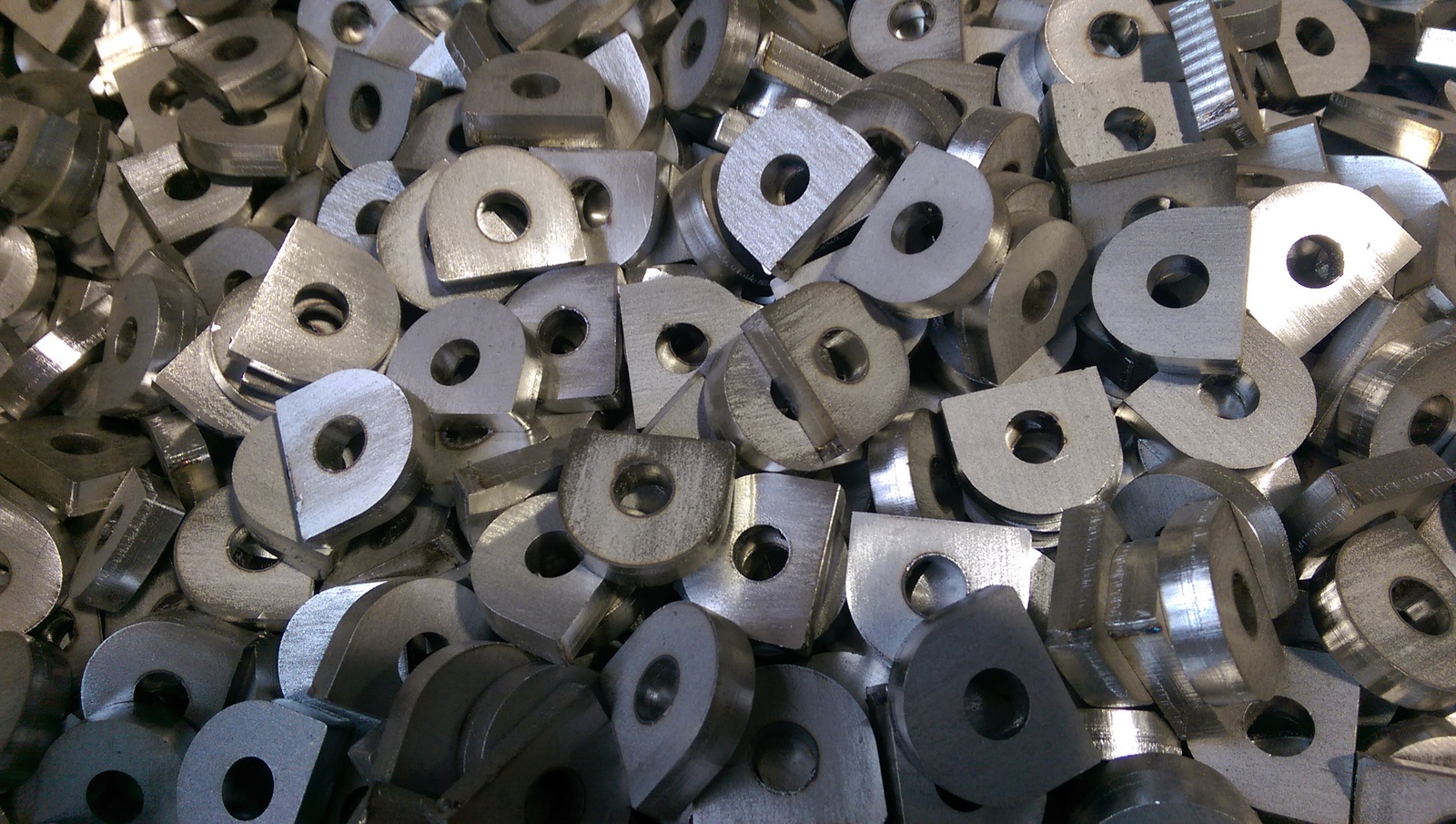 CNC zpracování plechů nabízí STODKERAM