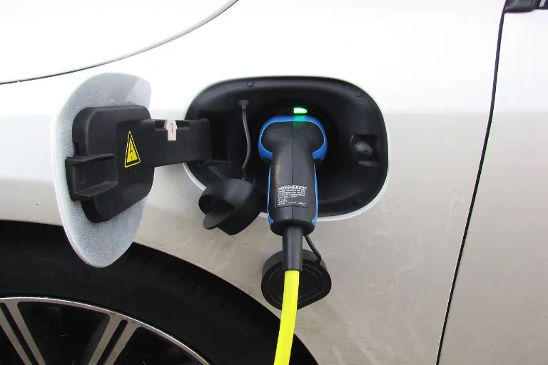 Znáte rozdíl mezi hybridem a plug in hybridem? A co mild hybrid?